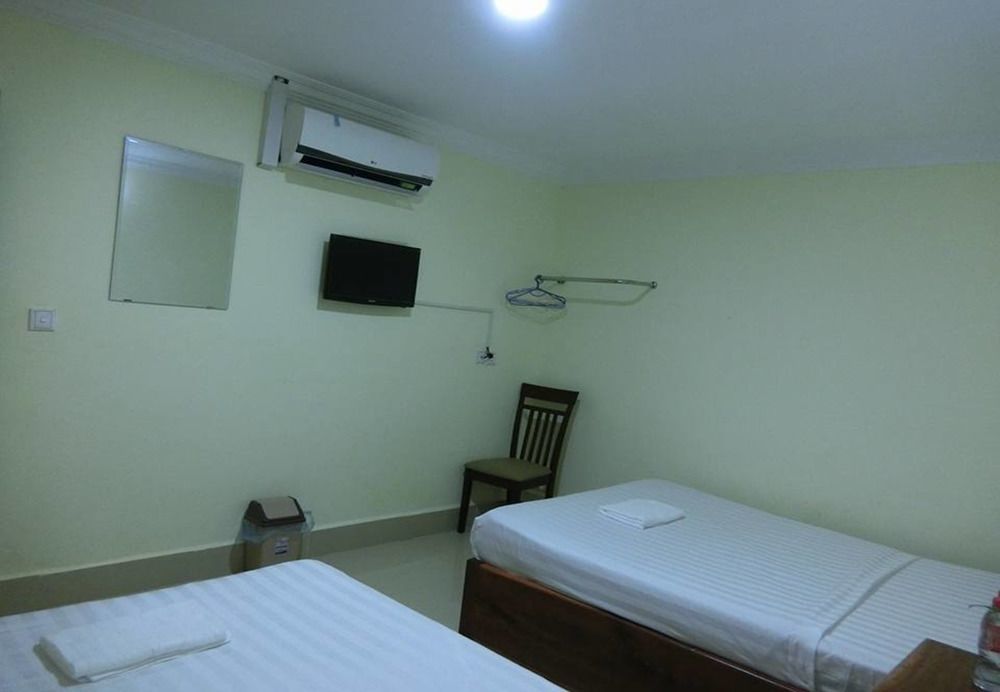 First Hotel Battambang Extérieur photo