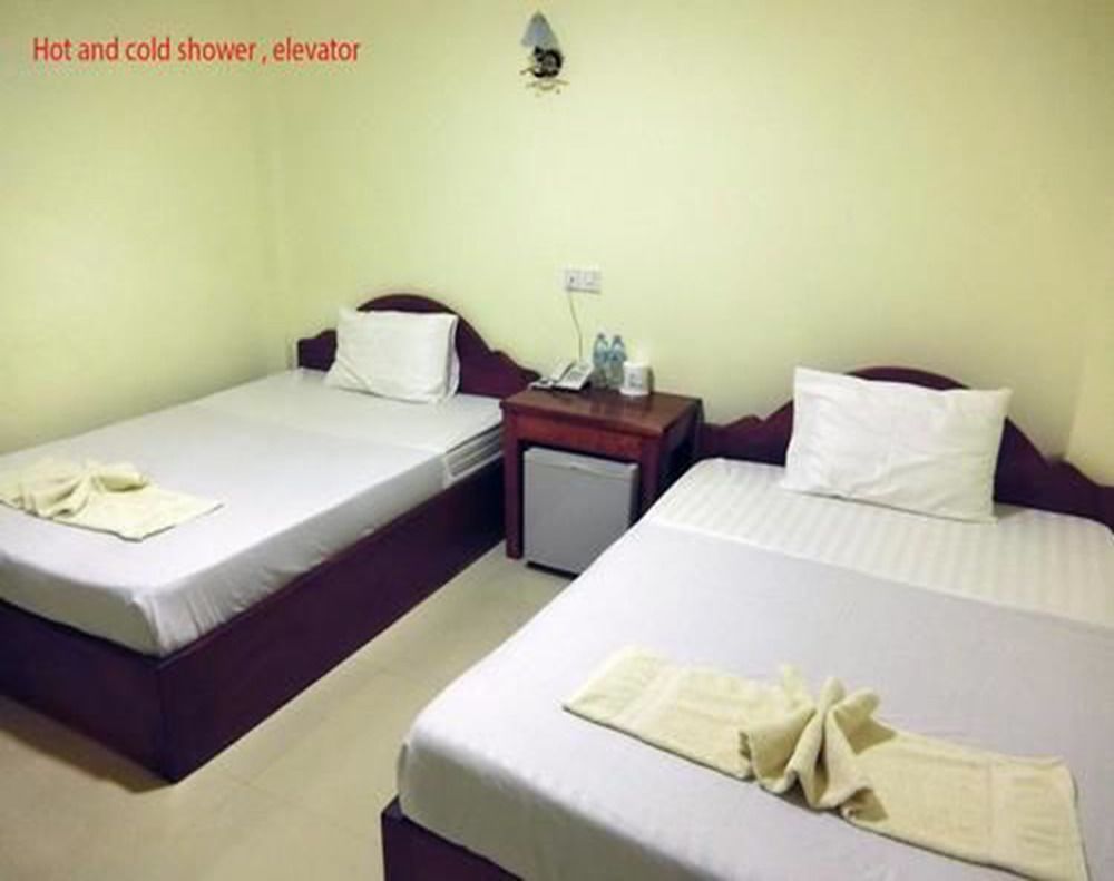 First Hotel Battambang Extérieur photo