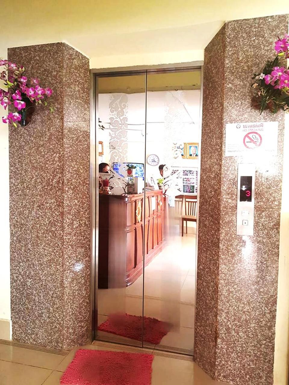 First Hotel Battambang Extérieur photo